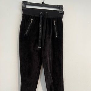 black sweat pants